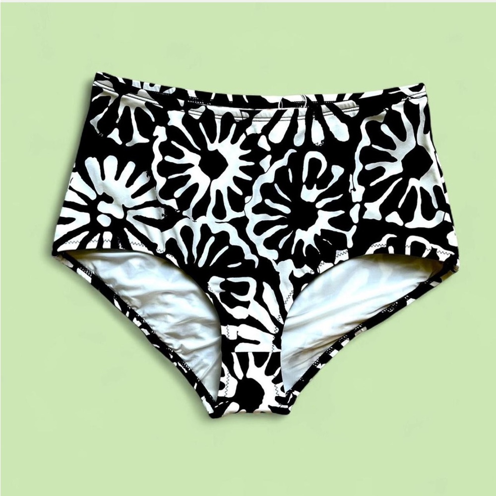 Tory Burch 'Pomelo' Black and white floral bikini bottom shorts